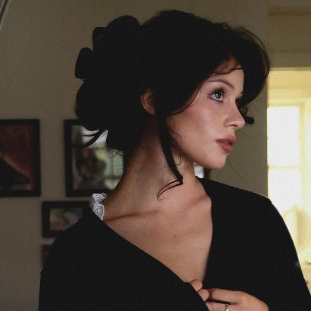 "penelope" extreme beauty, international fame and perfect life combo