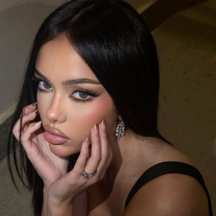 "erika" beauty, hazel eyes, intelligence, body and life combo